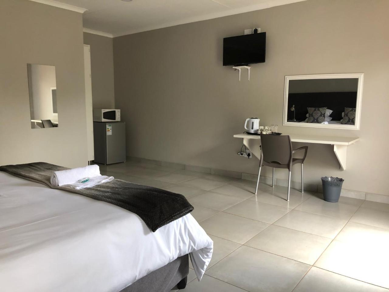 Odelia Guest House Mokopane Bagian luar foto