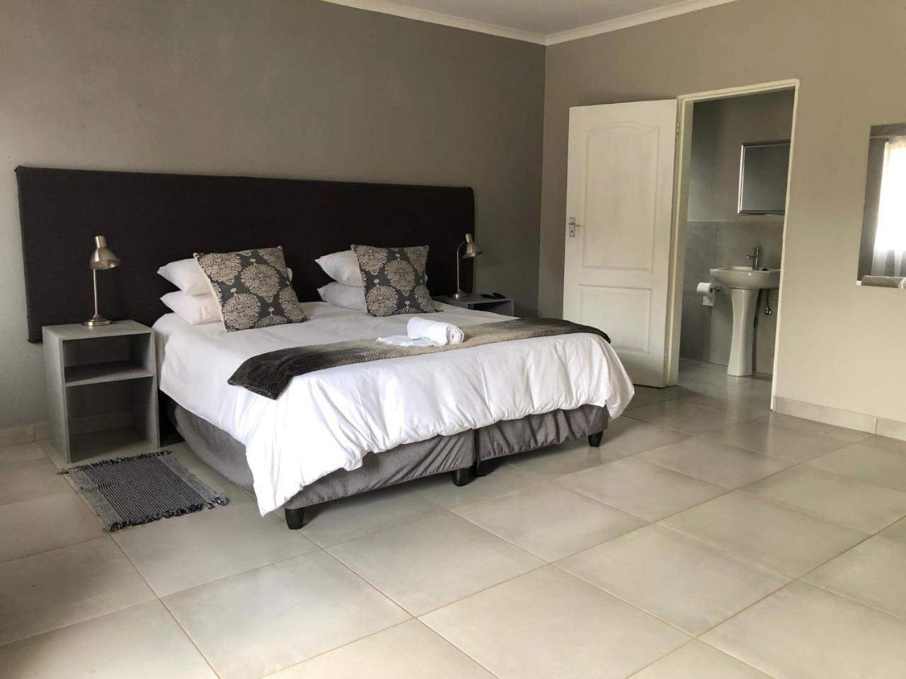Odelia Guest House Mokopane Bagian luar foto